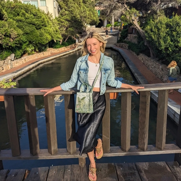 Meet your Posher, Laura - Picture 7 of 14